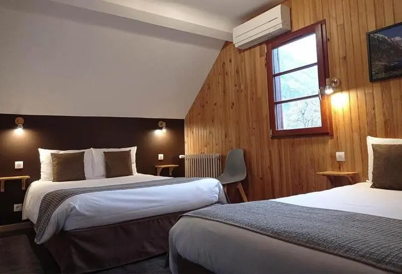 Standard Neljän Hengen Huone, Hôtel De La Gare