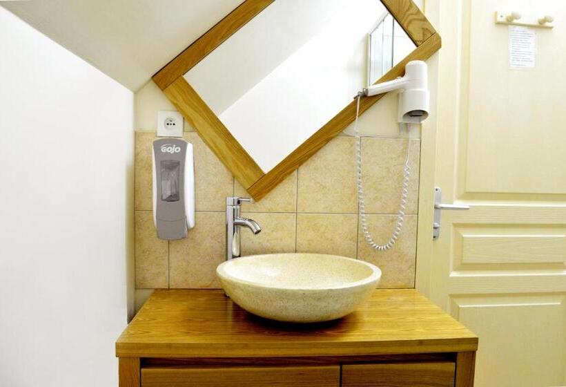 חדר סטנדרט לשלושה, Hôtel De La Gare