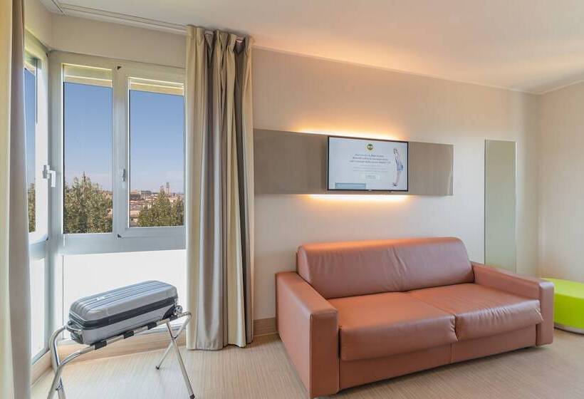 Standard Triple Room with Terrace, B&b Hotel Firenze City Center