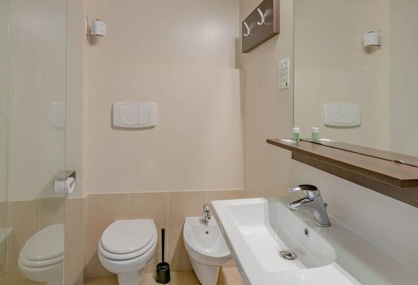 اتاق یک تخته با تراس, B&b Hotel Firenze City Center