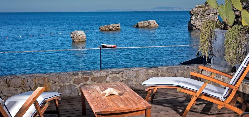 带露台的高档房间, Capo La Gala Hotel&wellness