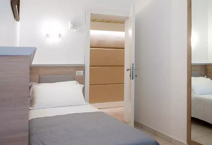 Standard Yhden Hengen Huone, Adria