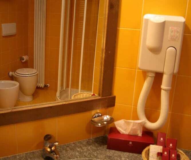 トリプルクラシックルーム, Alaska Cortina