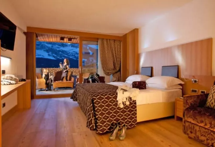 اتاق سوپریور سه تخته, Alaska Cortina