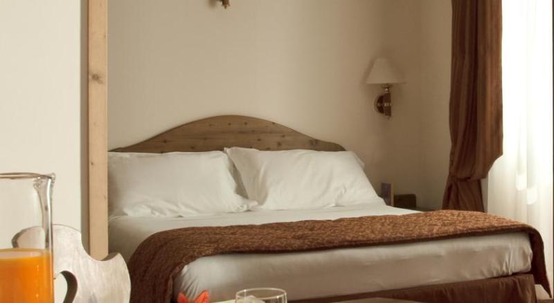 クラシックルーム, Alaska Cortina