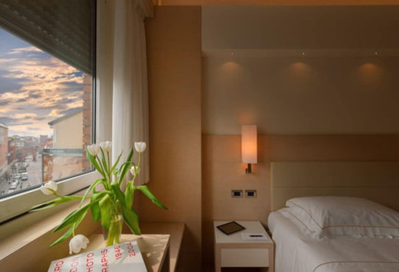 标准单人间, Ariston