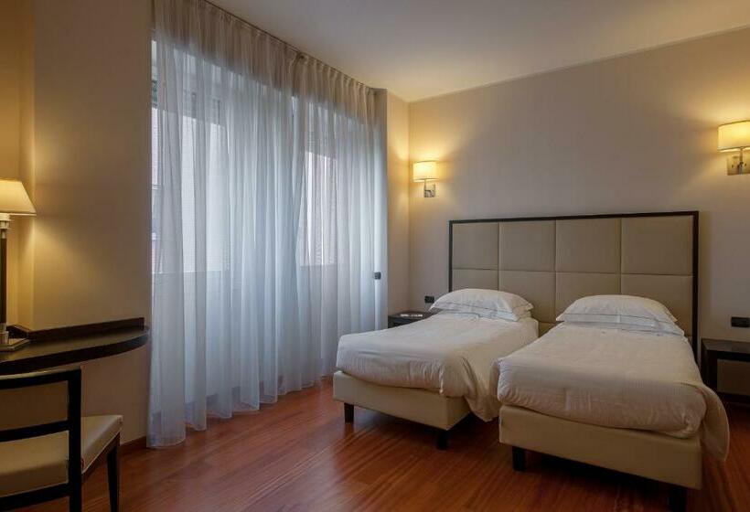 标准三人间, Ariston