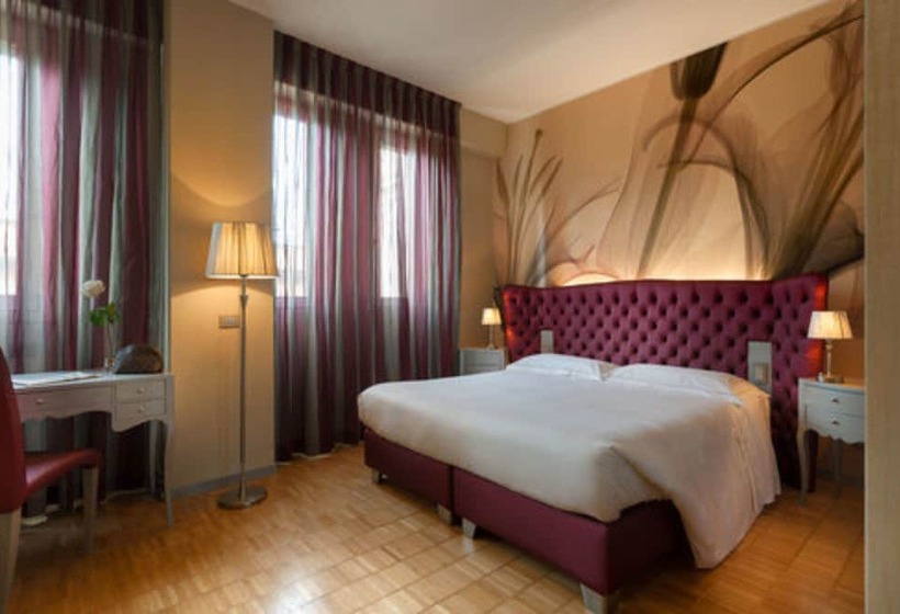 标准三人间, Ariston