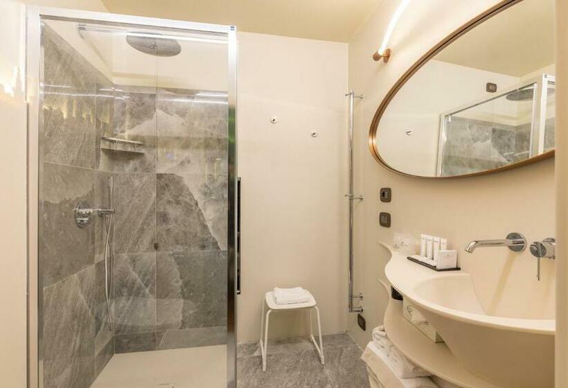 高级大房间, Ariston