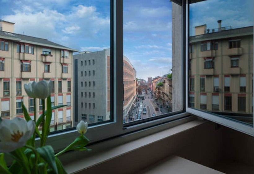 标准三人间, Ariston