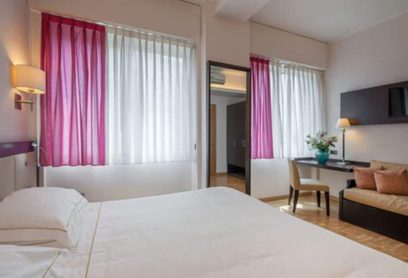 标准三人间, Ariston