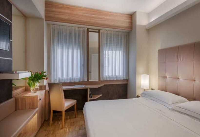 标准三人间, Ariston