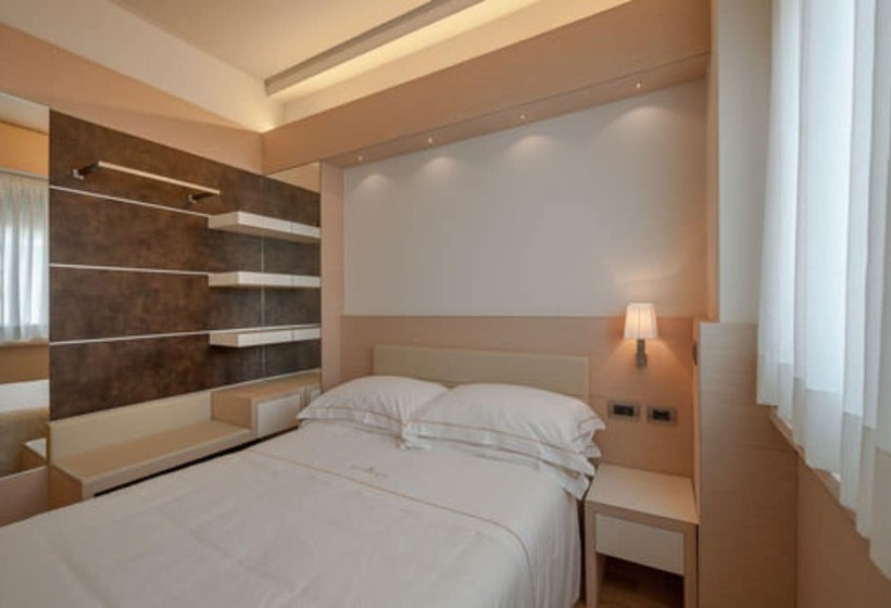 标准三人间, Ariston