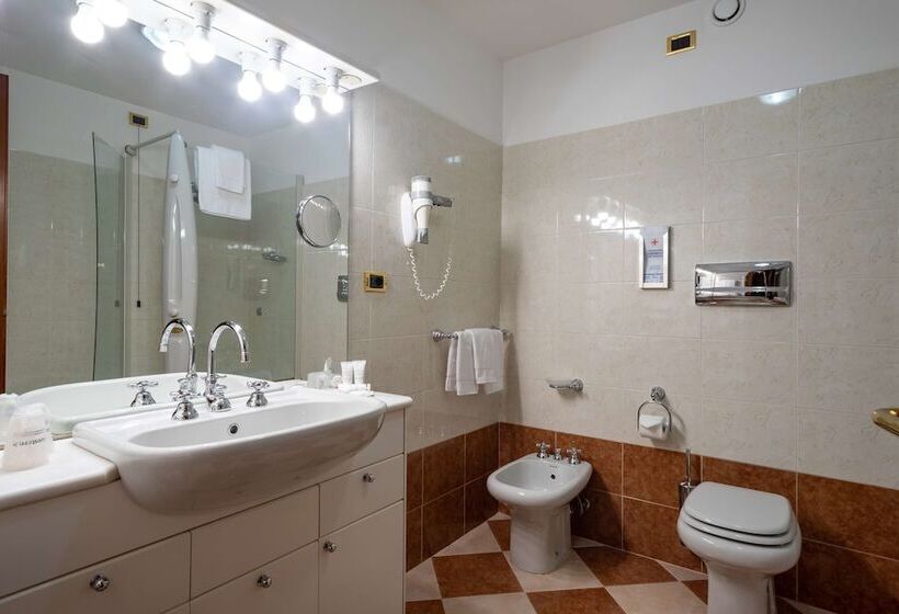 スタンダードトリプルルーム, Cappello D Oro, Bw Signature Collection