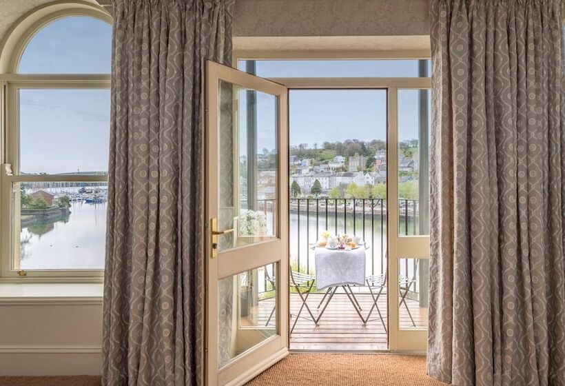 Полулюкс, Perryville House