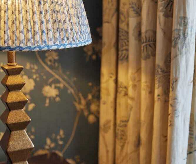 Полулюкс, Perryville House