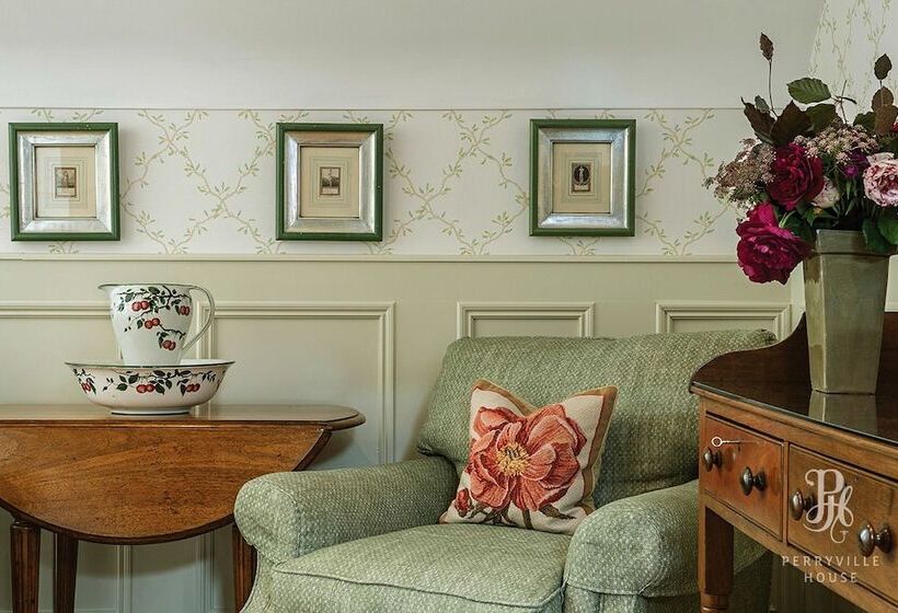 Полулюкс, Perryville House