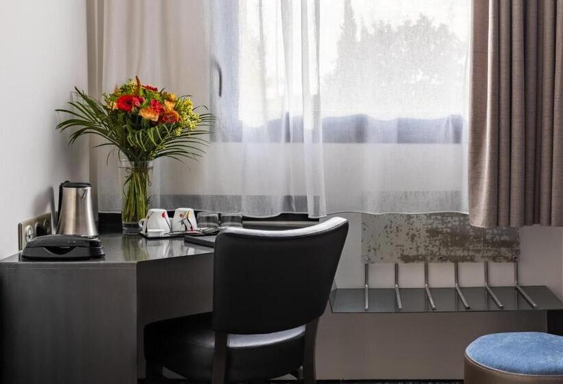 חדר סטנדרט מותאם לאדם עם מוגבלויות, Best Western Saint Exupéry Eysines   Bordeaux Ouest