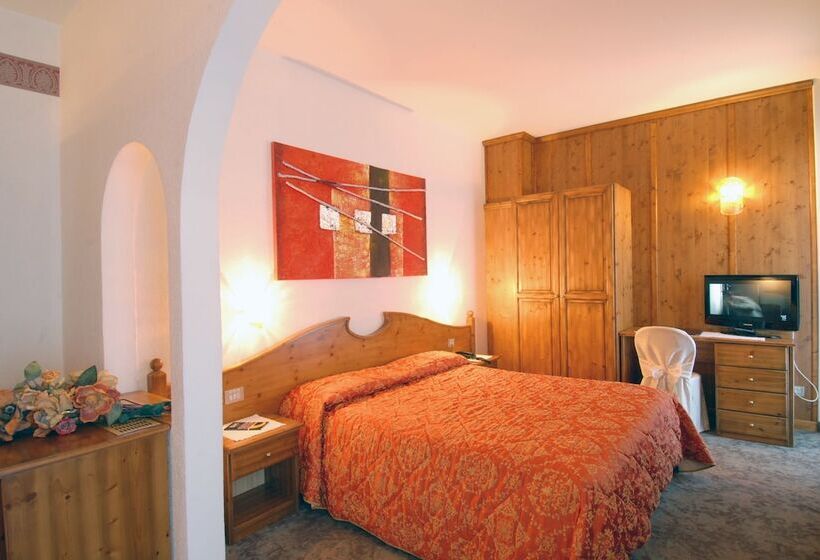 غرفة سوبيريور رباعية, G. Hotel Des Alpes