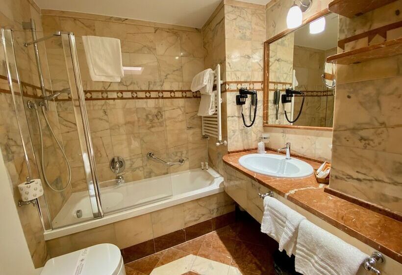 اتاق سوپریور, Delle Nazioni