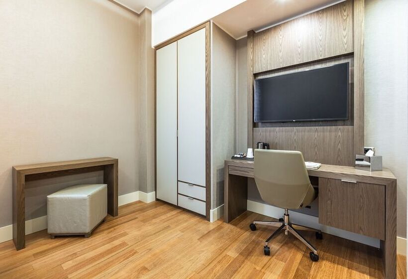 اتاق سوپریور, Delle Nazioni