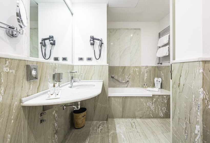 اتاق استاندارد سه نفره, Delle Nazioni