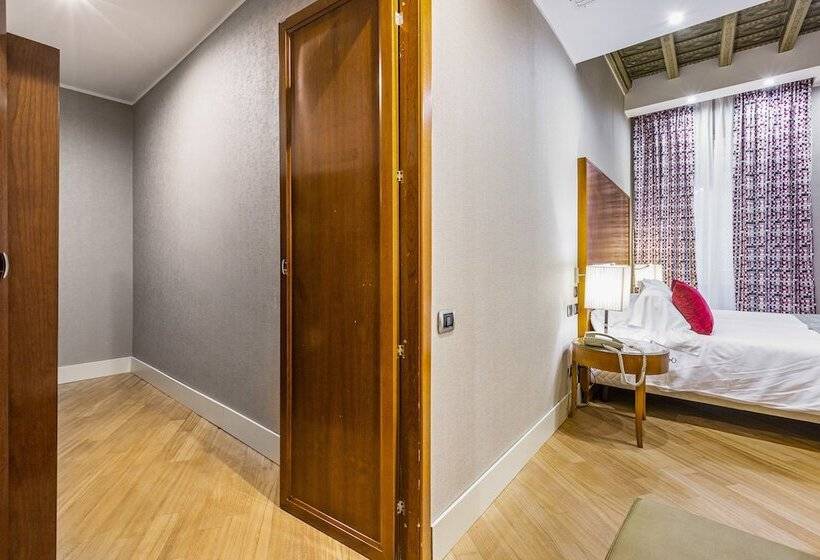 اتاق استاندارد سه نفره, Delle Nazioni