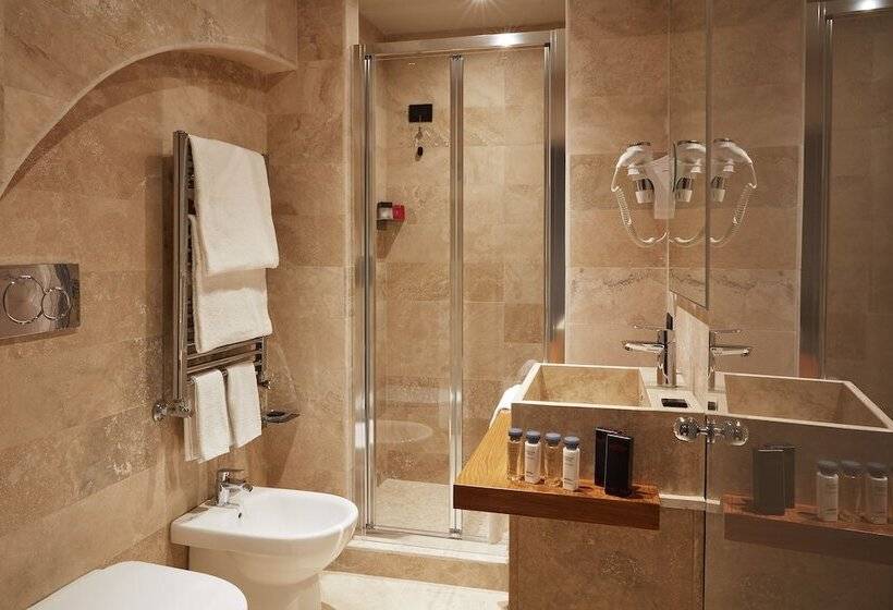 スーペリアールーム, The Code