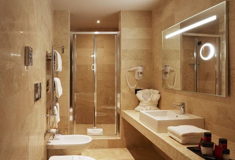 ハイドロマッサージバス付きジュニアスイート, The Code