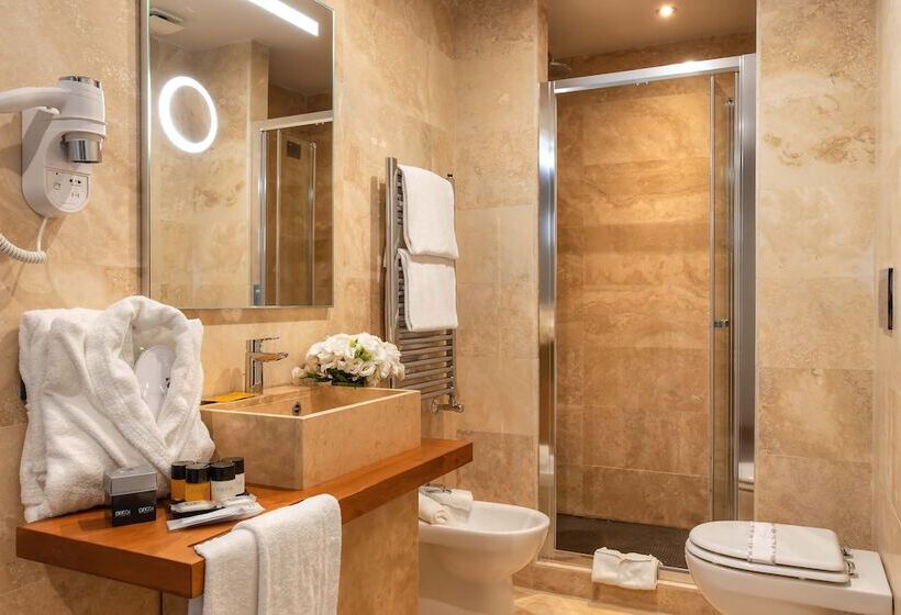 トリプルクラシックルーム, The Code