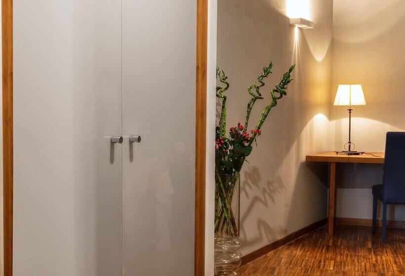 トリプルクラシックルーム, The Code