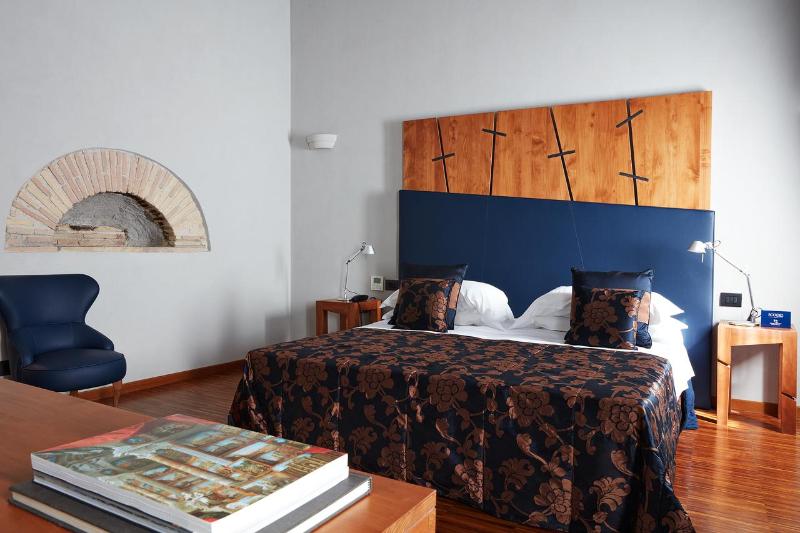 トリプルクラシックルーム, The Code