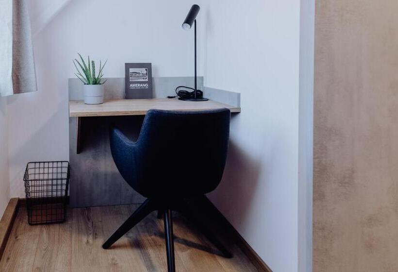 חדר משפחתי, Das Stein