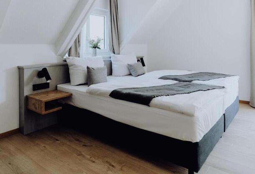 חדר משפחתי, Das Stein