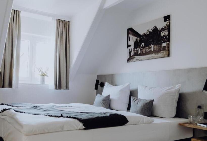 חדר משפחתי, Das Stein