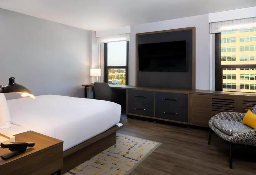 キングサイズベッドのデラックスルーム, Indigo Chattanooga   Downtown, An Ihg