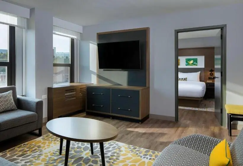 キングサイズベッドのスイートルーム, Indigo Chattanooga   Downtown, An Ihg