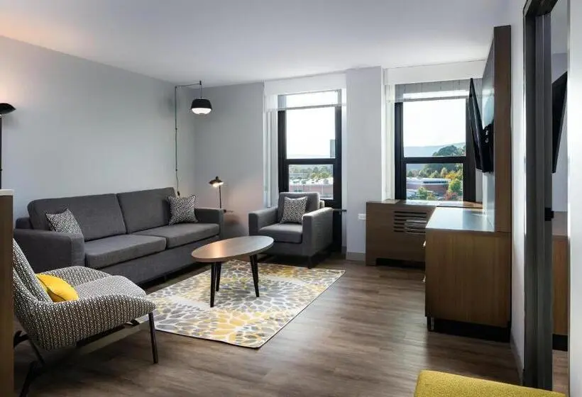 キングサイズベッドのスイートルーム, Indigo Chattanooga   Downtown, An Ihg