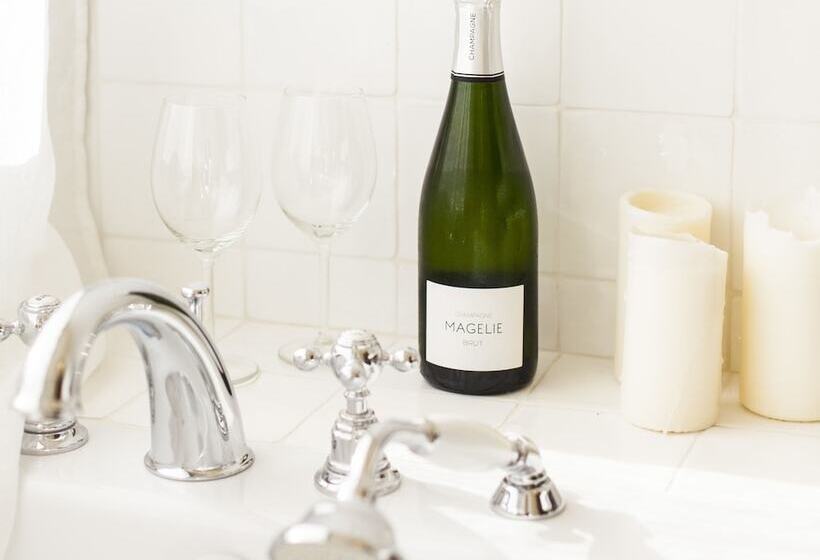 スーペリアールーム, Maison Volver