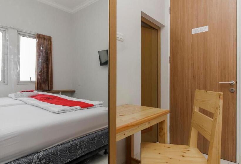 Номер Стандарт, Reddoorz Near Central Park Mall