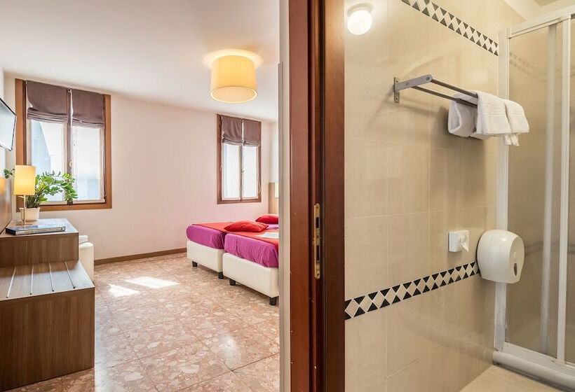 اتاق استاندارد سه نفره, Il Moro Di Venezia