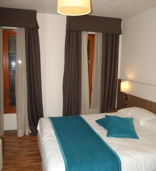 آپارتمان یک خوابه با دری مشترک که هال را جدا می کند., Il Moro Di Venezia