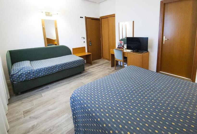 اتاق استاندارد سه نفره, Italia