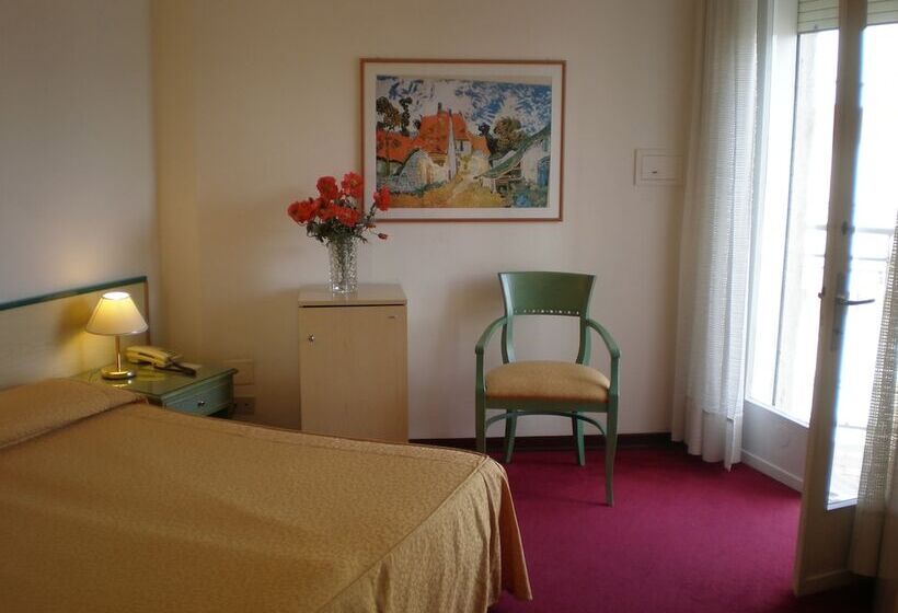 اتاق استاندارد با چشم‌انداز دریا, Majestic