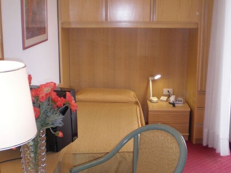 اتاق کلاسیک یک تخته, Majestic