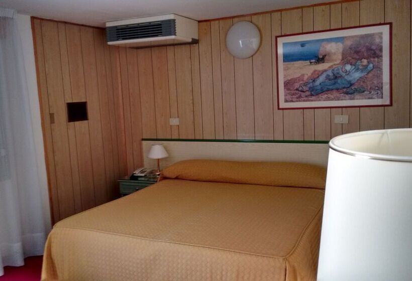 Полулюкс Боковой Вид на Море, Majestic