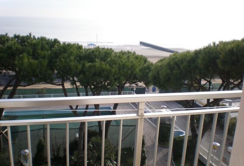 اتاق راحتی یک تخته, Majestic