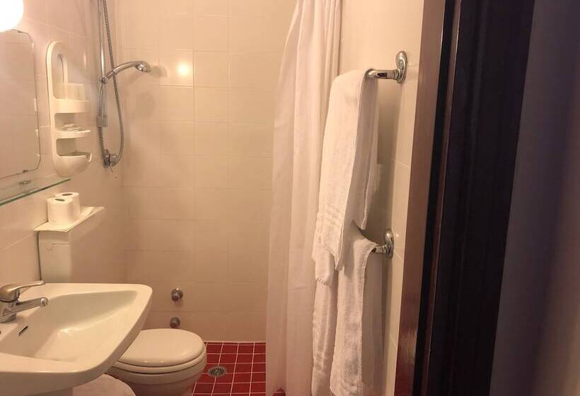 اتاق اساندارد با چشم‌انداز جانبی به دریا, Majestic