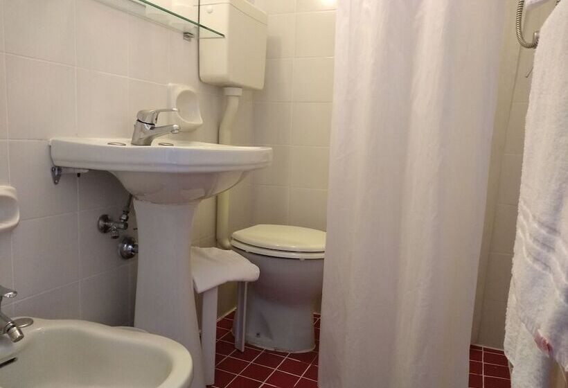 اتاق اساندارد با چشم‌انداز جانبی به دریا, Majestic