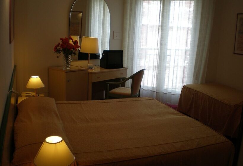 اتاق اساندارد با چشم‌انداز جانبی به دریا, Majestic